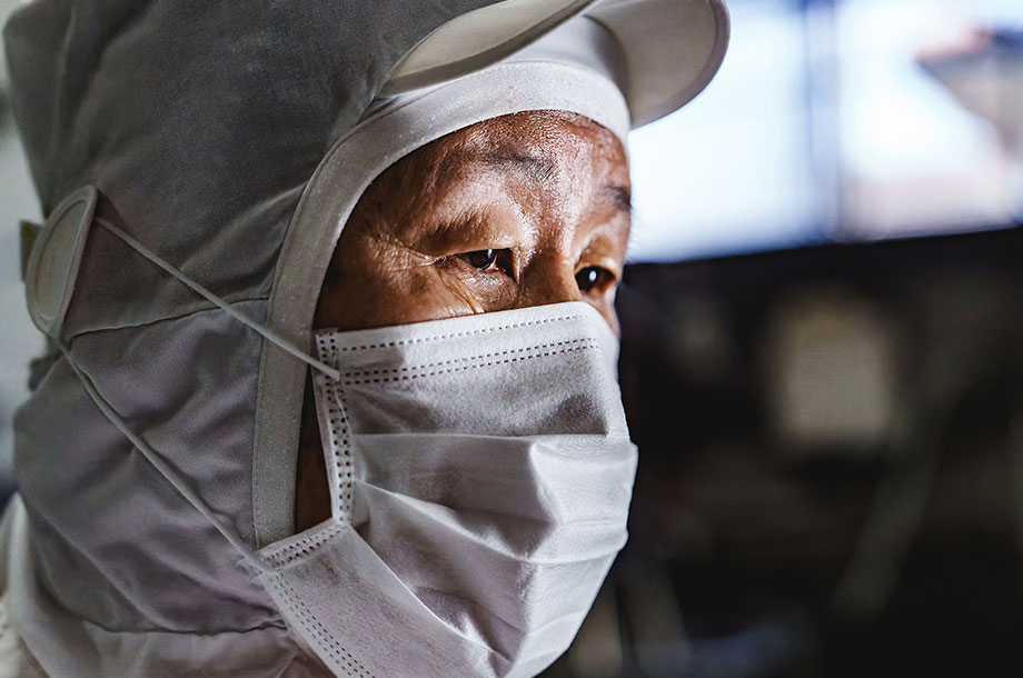 写真：職人の厳しい目